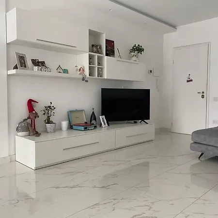 דירה Luxury White וירג'יו