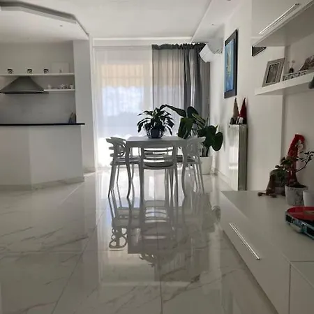 דירה Luxury White וירג'יו